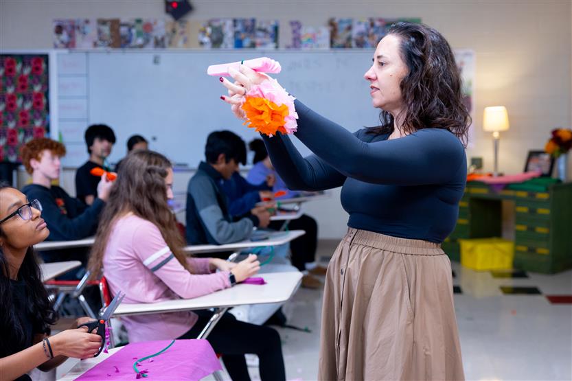 Students make a tapete